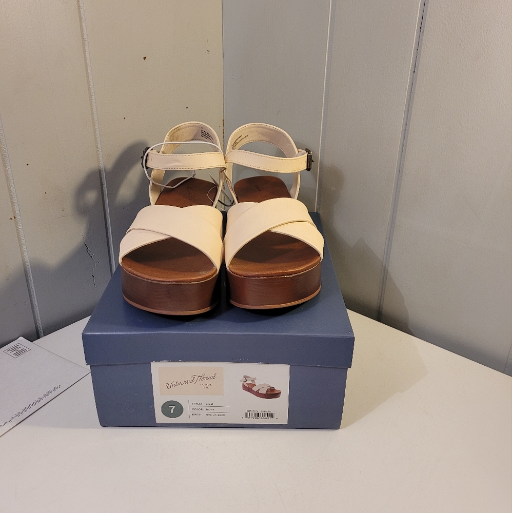 UNIVERSAL THREAD BILLI CHUNKY SANDAL COLOR BONE SIZE 7 NWT